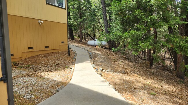 13897 Highland Dr in Grass Valley, CA - Building Photo - Building Photo