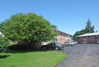 Parkridge Manor Apartments in Rochester, NY - Building Photo - Building Photo