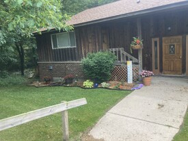 6257 Smith Rd in Berrien Center, MI - Building Photo