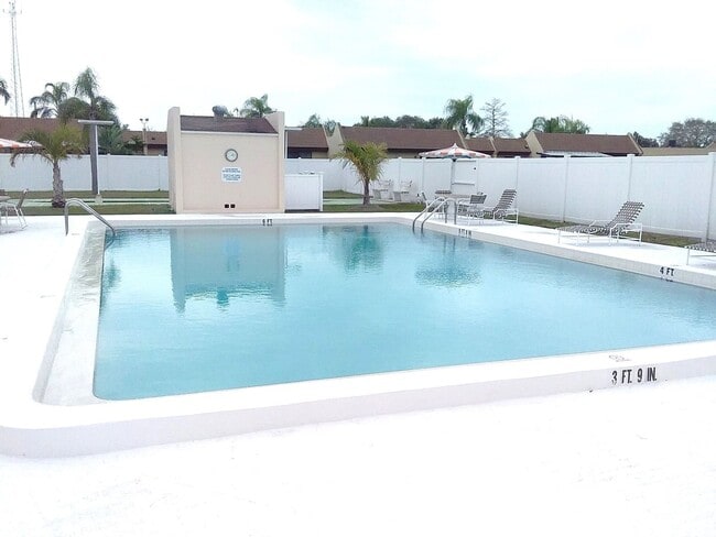 519 Albee Farm Rd in Venice, FL - Building Photo - Building Photo