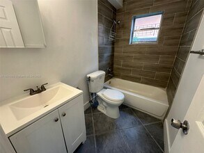 921 SW 7th St in Miami, FL - Building Photo - Building Photo