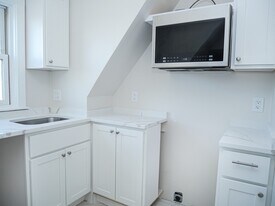 15 Garrison Rd, Unit 4 in Brookline, MA - Building Photo