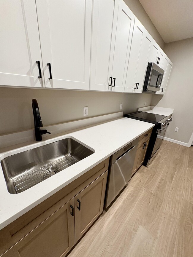 15 Mountain Rd in Goffstown, NH - Foto de edificio - Building Photo