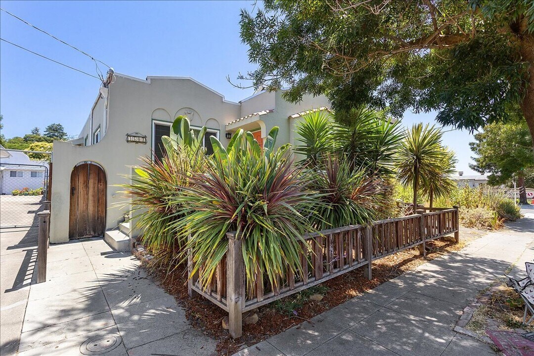 3608 Fruitvale Ave in Oakland, CA - Foto de edificio