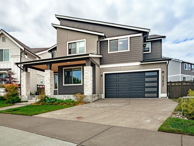32847 SE Cottonwood St in Black Diamond, WA - Building Photo - Building Photo