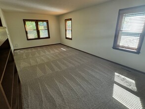 2718 Eisenhower Ave in Ames, IA - Building Photo - Building Photo