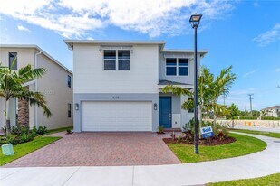 615 NE 1st Ave in Florida City, FL - Building Photo