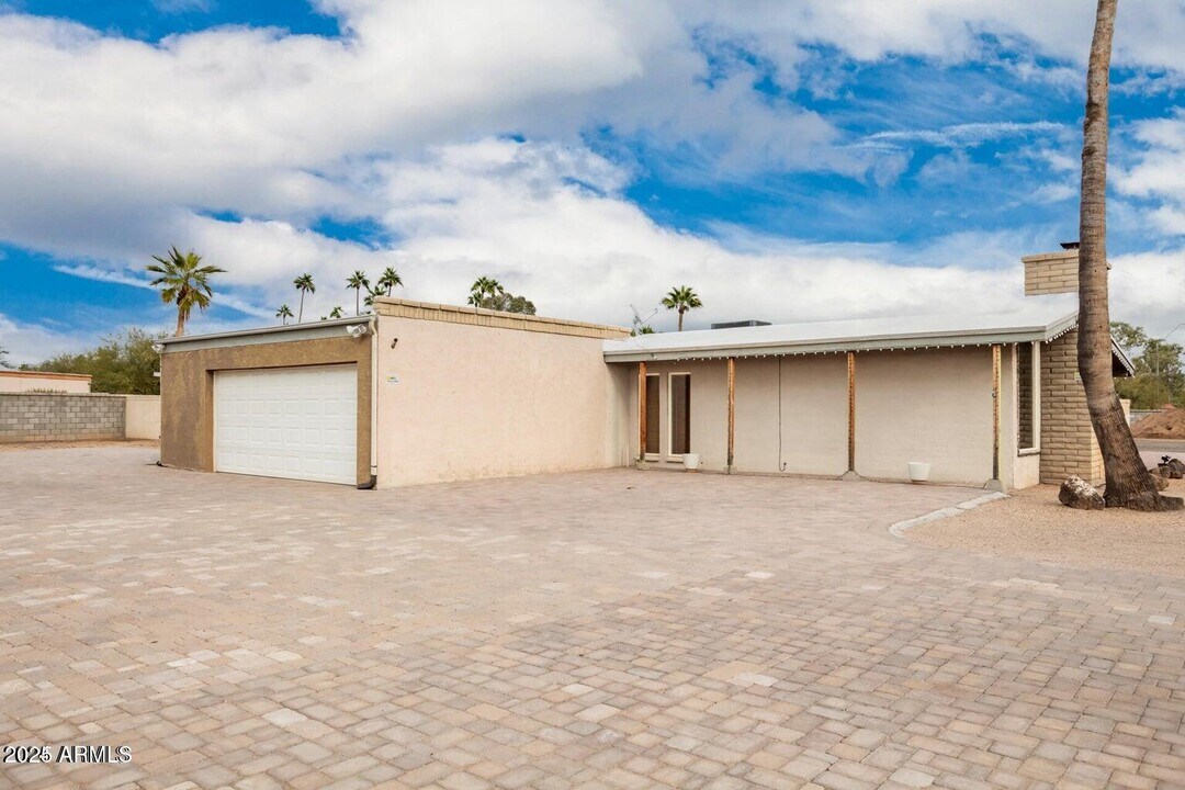 12207 N 70th St in Scottsdale, AZ - Building Photo