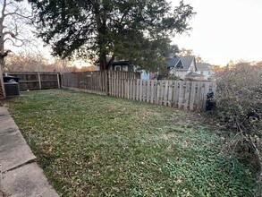 2222 E 12th St in Des Moines, IA - Building Photo - Building Photo