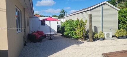 6021 SW 62nd Pl in South Miami, FL - Building Photo - Building Photo