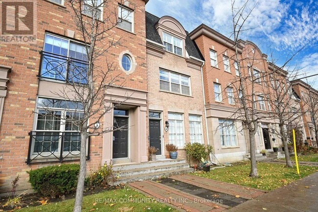 3030 Lake Shore Blvd W in Toronto, ON - Building Photo - Building Photo