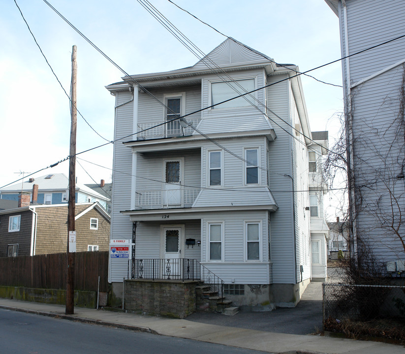 124 Bay St in Fall River, MA - Foto de edificio