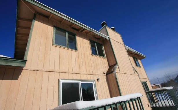 7410 Woburn Cir in Anchorage, AK - Foto de edificio - Building Photo