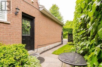 1100 Feeley Ct in Mississauga, ON - Building Photo - Building Photo