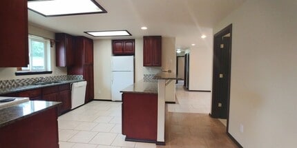 1124 Lindstrom St in Aberdeen, WA - Building Photo - Building Photo