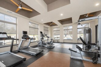 Encore 281 Apartments in San Antonio, TX - Building Photo - Building Photo