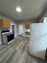 1582 E 49th St in Cleveland, OH - Foto de edificio - Building Photo