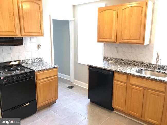 429 N 40th St in Philadelphia, PA - Building Photo - Building Photo