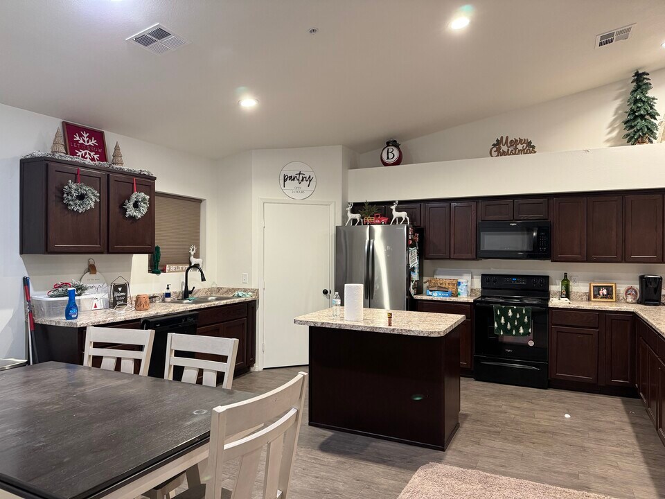3621 S Desert Sky Dr in Yuma, AZ - Building Photo