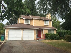 12707 87th Ct NE in Kirkland, WA - Building Photo