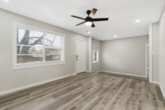 2902 W Scott St in Springfield, MO - Building Photo - Building Photo