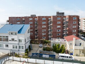 The Weather Vane in Long Beach, NY - Foto de edificio - Building Photo