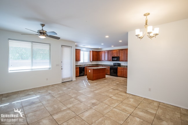 5452 Silent Springs Dr in Las Vegas, NV - Building Photo - Building Photo