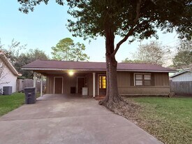 2305 Linwood Ln in Bay City, TX - Building Photo