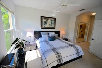 23007 Lone Oak Dr in Estero, FL - Foto de edificio - Building Photo