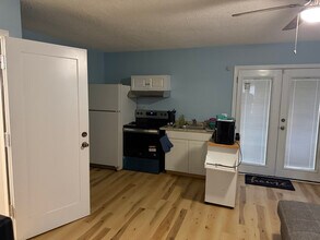 1399 Austin Rd in Ellenwood, GA - Foto de edificio - Building Photo