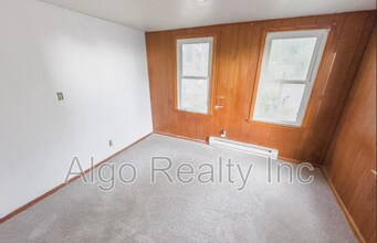 1345 Arkwright St N in St. Paul, MN - Building Photo - Building Photo