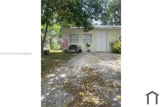 11780 SW 213th St in Miami, FL - Building Photo - Building Photo