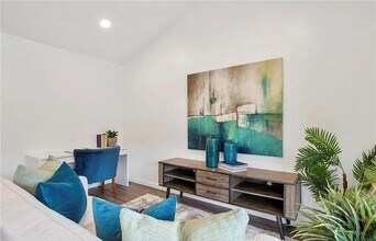 262 Streamwood in Irvine, CA - Building Photo - Building Photo