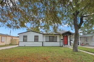 1106-12th 1/2 12th 1/2 St N in Texas City, TX - Building Photo