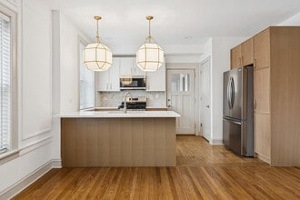 Cheltenham Court Mansions in Evanston, IL - Building Photo - Building Photo