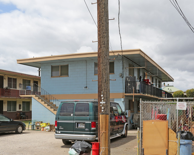 94-819 Farrington Hwy in Waipahu, HI - Foto de edificio - Building Photo