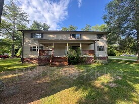 2020 Somerset Dr in Hendersonville, NC - Building Photo