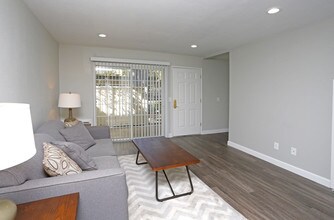 Los Gatos Creek in San Jose, CA - Building Photo - Interior Photo