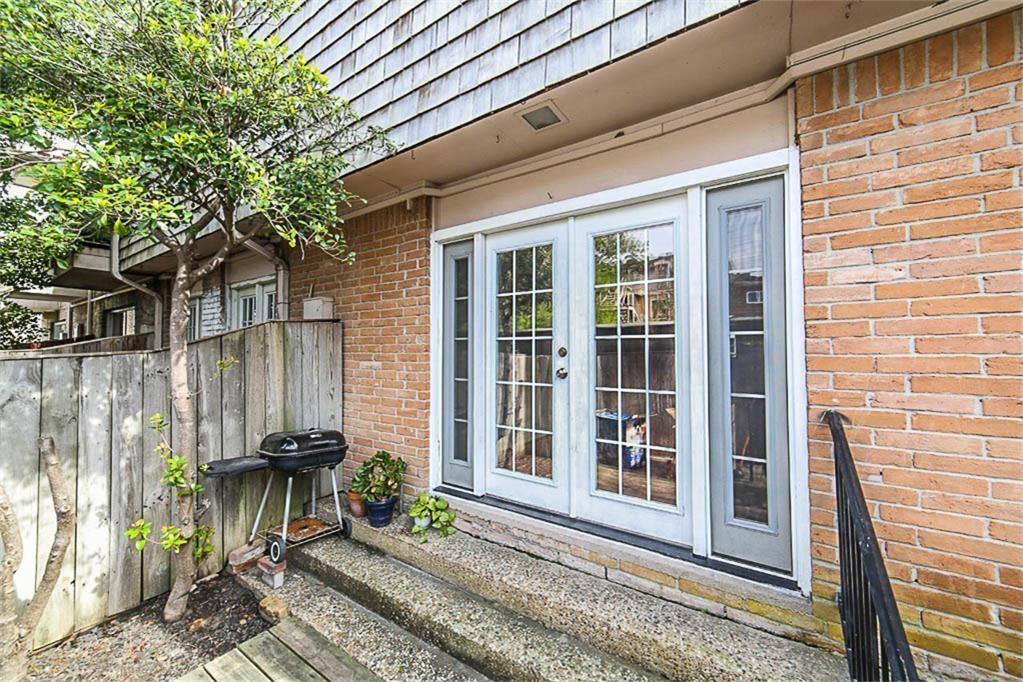 378 N Post Oak Ln Photo