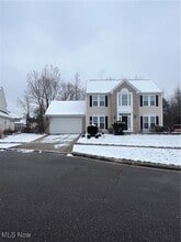 654 Brookwood Ct in Northfield, OH - Foto de edificio - Building Photo