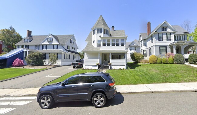 90 Fairview Ave, Unit 3A