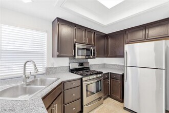 7600 Beverly Hills Dr in Las Vegas, NV - Building Photo - Building Photo