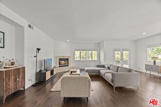 435 Arnaz Dr in Los Angeles, CA - Building Photo - Building Photo