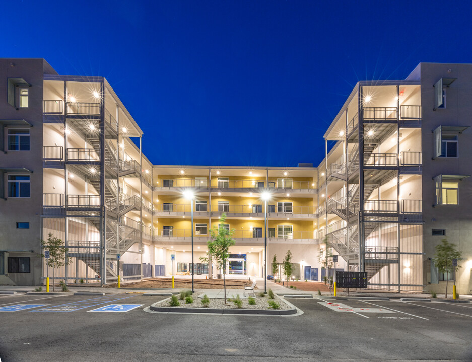 Monterey Place in Albuquerque, NM - Building Photo