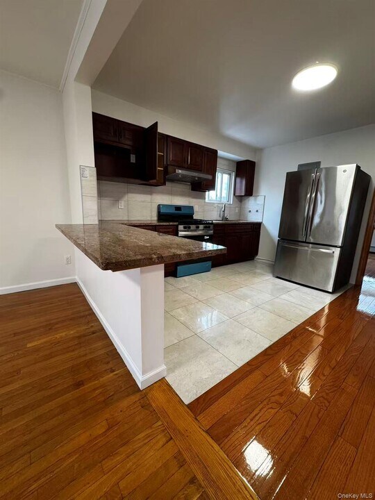 149-45 19th Ave in Queens, NY - Building Photo