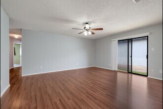 8147 Easy Meadow Dr in Converse, TX - Building Photo - Building Photo