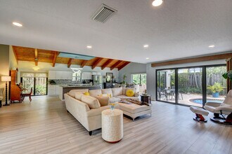 5850 Vista Linda Ln in Boca Raton, FL - Building Photo - Building Photo