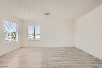 716 Pensacola Ln in Las Vegas, NV - Building Photo - Building Photo