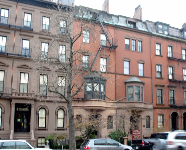 135 Beacon St in Boston, MA - Foto de edificio - Building Photo