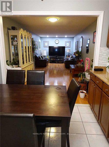 122 Douglas Haig Dr in Markham, ON - Building Photo - Building Photo